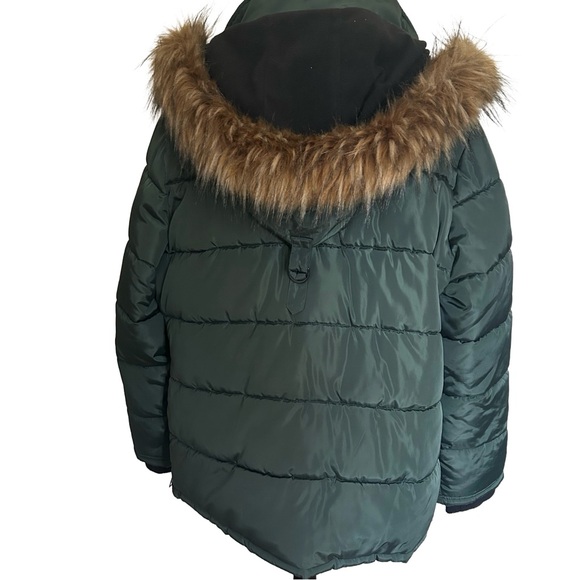 Women's Canada Weather Gear Green  Puffer Jacket with Faux Fur Hood. Size XL - Picture 3 of 16